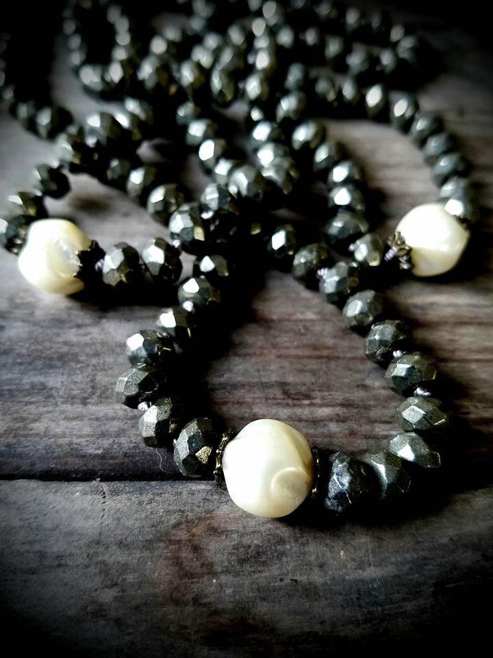 Pyrit Und Perlenhalsband Pyrit Und Perlenhalsband von TheStonedCow