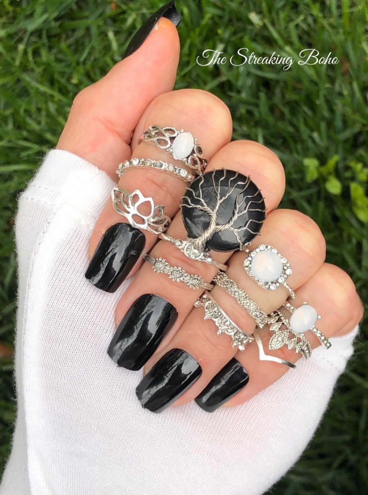 Das Gothic Boho Stapelring Set Mit Draht Gewickelt Schwarzer Onyx Baum Des Lebens Und Mondstein Das Gothic Boho Stapelring Set Mit Draht Gewickelt Schwarzer Onyx Baum Des Lebens Und Mondstein von TheStreakingBoho