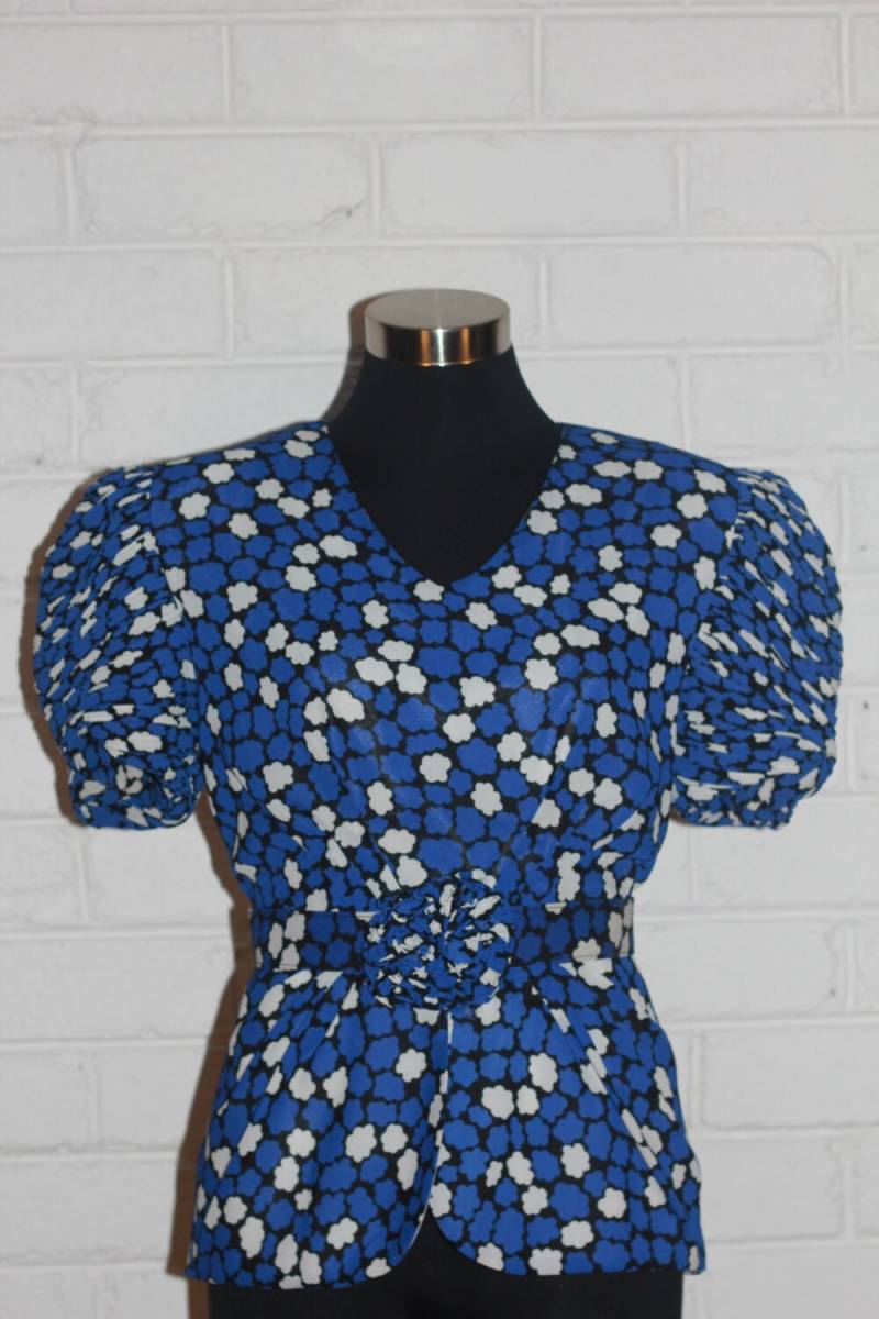 Vintage 1980Er Jahren Gemustert Schößchen Anweisung Anzug Mit Passender Midi-Rock von TheStyleSeeker