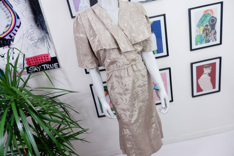 80Er Vintage Floral Midi Kleid, Cocktailkleid Mit Drapiertem Kragen, Uk 10, M von TheSurrealVintageCo