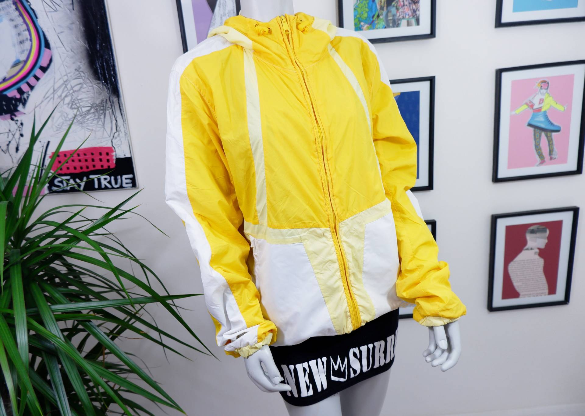 Vintage Gelb & Weißer Windbreaker Hoodie, Sportjacke, L, Uk 36 von TheSurrealVintageCo