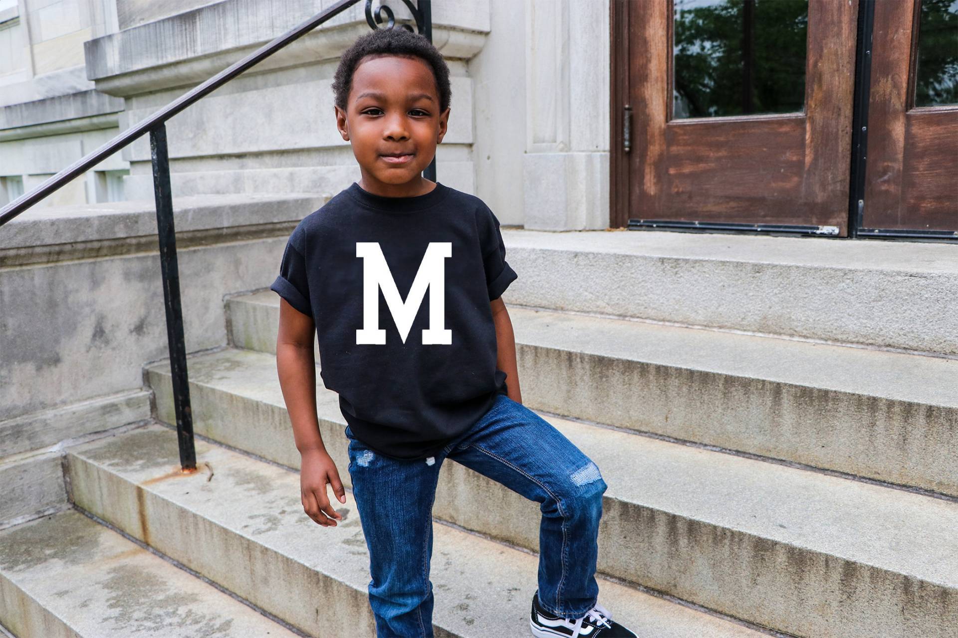 Personalisiertes Initial T-Shirt - Benutzerdefinierte Kinder Shirt Initialen Name Buchstabe Varsity College Hipster Kind Kleinkind Mädchen von TheSweetTeeYall