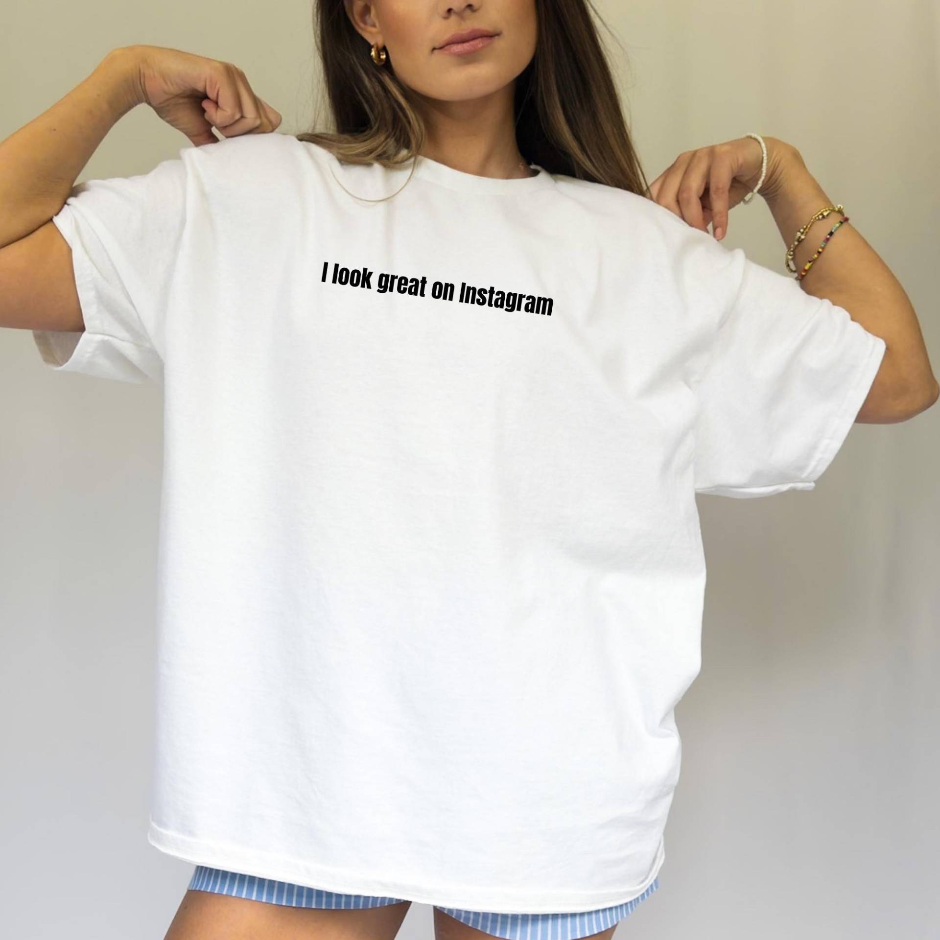 Lustiges Spruch T-Shirt I Look Great On Instagram | Spruchshirt Unisex Social Media & Selfie Shirt Influencer Geschenk Geschenkidee Lustiges Spruch T-Shirt I Look Great On Instagram | Spruchshirt Unisex Social Media & Selfie Shirt Influencer Geschenk Geschenkidee von TheTangerineTale