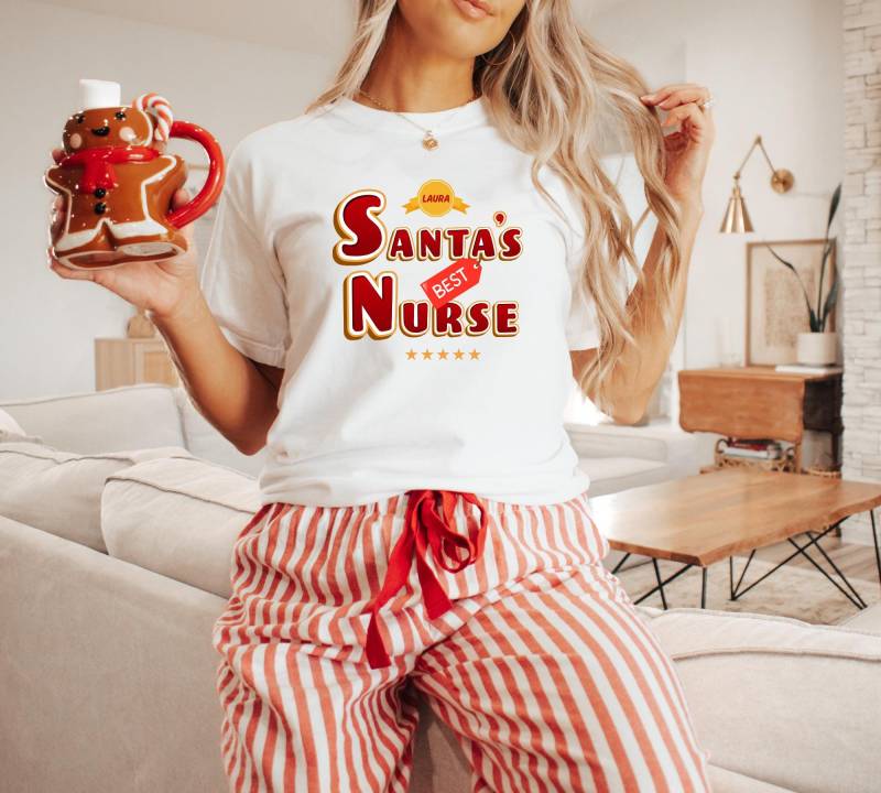 Weihnachtsshirt Schwester - Lustiges Pflege T-Shirt Weihnachten Geschenk Pflegekraft von TheTangerineTale