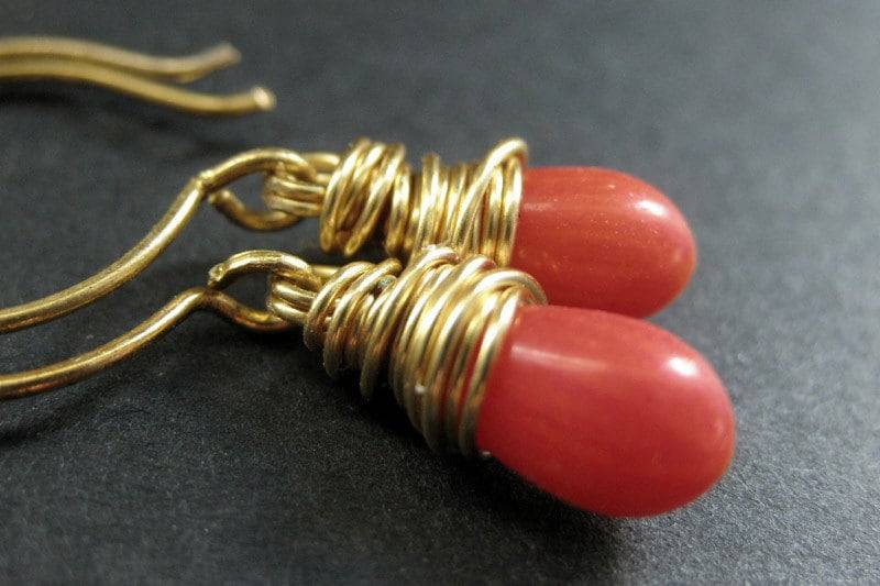 14K Gold Ohrringe - Orange Korallen Ohrringe. Tropfen Draht Gewickelt Handmade Schmuck von TheTeardropShop