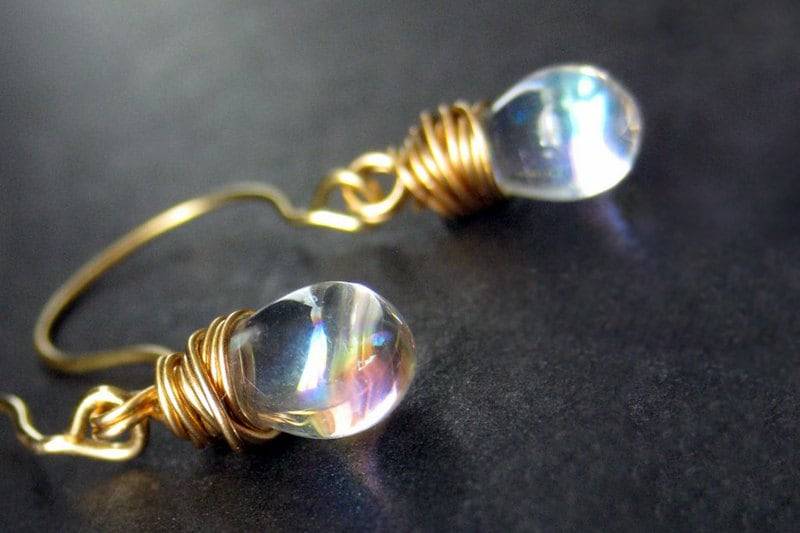 14K Gold Ohrringe - Wire Wrapped Irisierende Klare Teardrop Ohrringe. Handmade Schmuck von TheTeardropShop