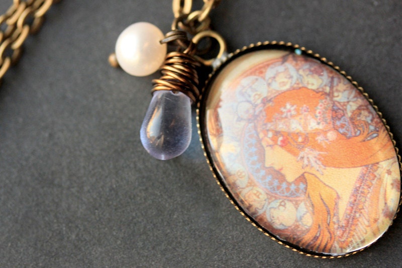 Alphonse Mucha Halskette. Sternzeichen Anhänger Mit Tropfen Und Perle in Hellblau. Charm Tragbare Jugendstil Schmuckstücke. Handmade Schmuck von TheTeardropShop