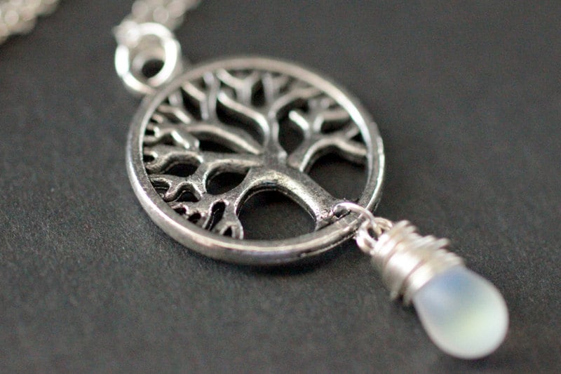Baum Des Lebens Halskette in Silber. Halskette. Draht Gewickelt Frost Weiß Teardrop Handmade Schmuck von TheTeardropShop
