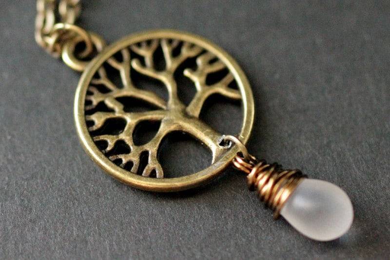 Baum Halskette in Bronze. Des Lebens Halskette. Draht Gewickelt Weiße Träne Tropfen Handmade Schmuck von TheTeardropShop