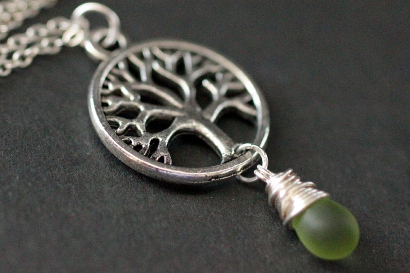 Baum Halskette in Silber. Des Lebens Halskette. Draht Gewickelt Bewölkt Grün Teardrop Handmade Schmuck von TheTeardropShop