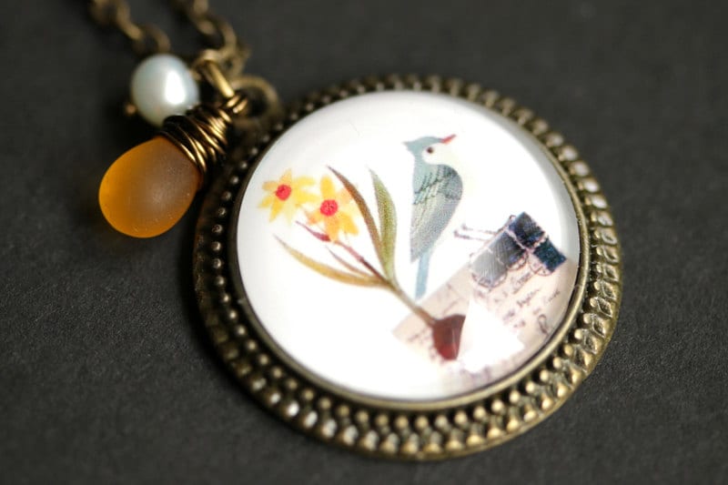 Blauhäher-Vogel-Halskette. Anhänger Blauer Vogel Mit Gefrostetem Honigtropfen Und Süsswasserperle. Gelb Blau Halskette. Bronze Kette von TheTeardropShop