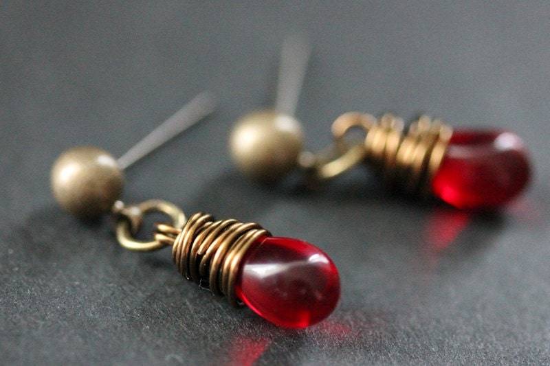 Bronze Ohrringe - Blutrote Teardrop Ohrringe. Baumeln Post Handmade Schmuck von TheTeardropShop