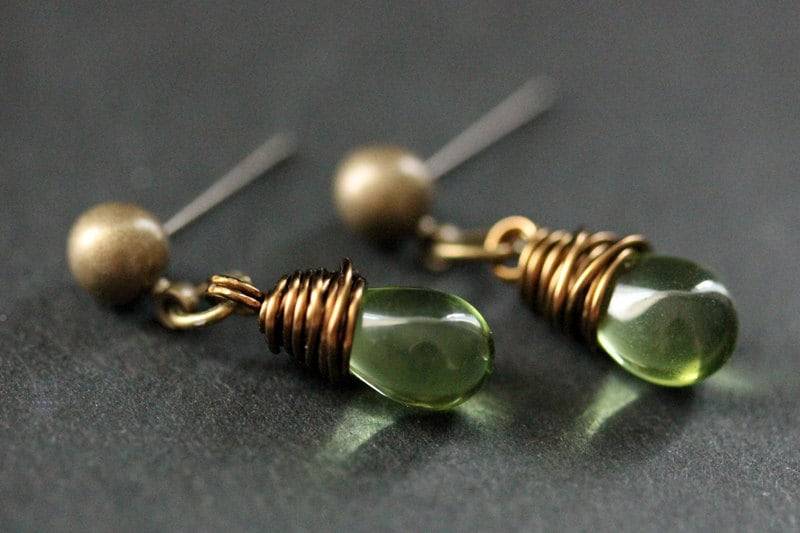 Bronze Ohrringe - Peridot Grüne Tropfen Ohrringe. Baumeln Post Handmade Schmuck von TheTeardropShop