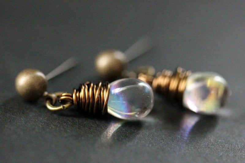 Bronze Ohrringe - Schillernde Klare Tropfenohrringe. Baumeln Ohrringe. Post Handmade Schmuck von TheTeardropShop