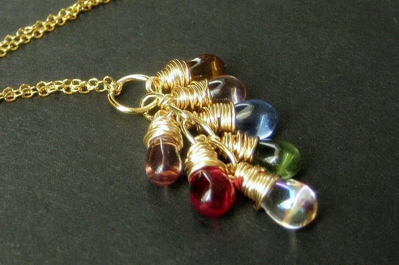 Cluster Halskette Mit Draht Gewickelt Klar Teardrop Charms Und Gold. Handmade Schmuck von TheTeardropShop