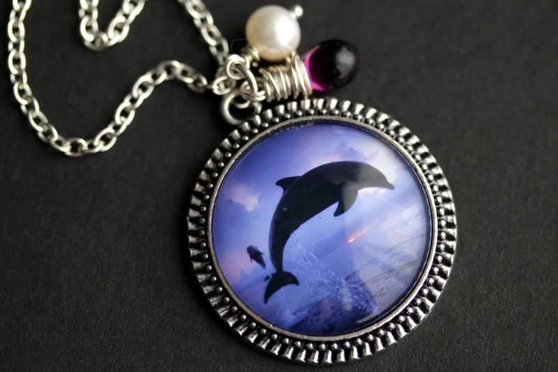 Delfin Halskette. Anhänger Springender Mit Süßwasserperle Und Lila Tropfen. Lila Blaue Handgemachte von TheTeardropShop