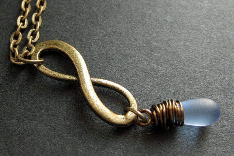 Draht Gewickelt Bewölkt Blau Teardrop Anhänger Halskette. Bronze Unendlichkeit Symbol Handmade Schmuck von TheTeardropShop