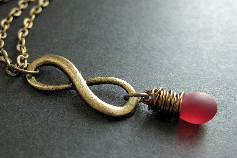 Draht Gewickelt Frosted Rot Teardrop Halskette. Unendlich Anhänger Bronze Handmade Schmuck von TheTeardropShop
