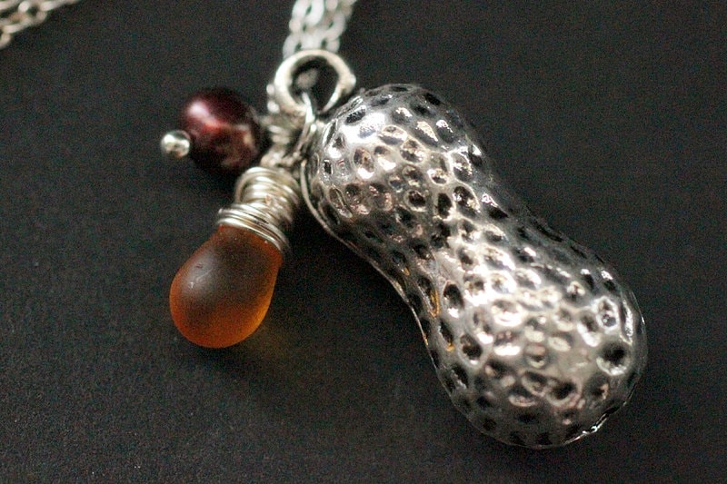 Erdnuss Halskette. Silber-Erdnuss-Charm-Halskette Mit Gefrostetem Honig-Träne Und Brauner Süßwasser-Perle. Handmade Schmuck von TheTeardropShop
