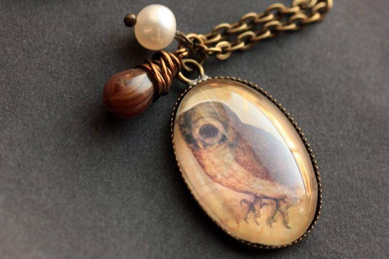 Eule Halskette. Brauner Eulen Anhänger Mit Glastropfen Und Perle. Braune Charm Tragbare Schmuckkunst. Handmade Schmuck von TheTeardropShop
