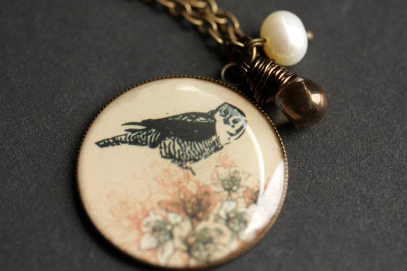 Eule Halskette. Wildtiere Anhänger Mit Tropfen Und Perle in Braun. Charm Pfirsich Bronze Kette von TheTeardropShop