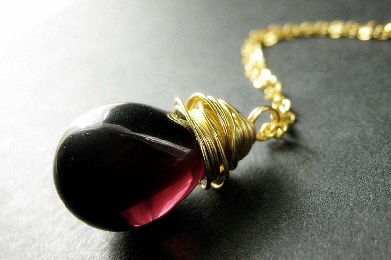 Extra Große Lila Solitaire Halskette. Teardrop Halskette Wire Wrapped in Gold. Handgemachte von TheTeardropShop