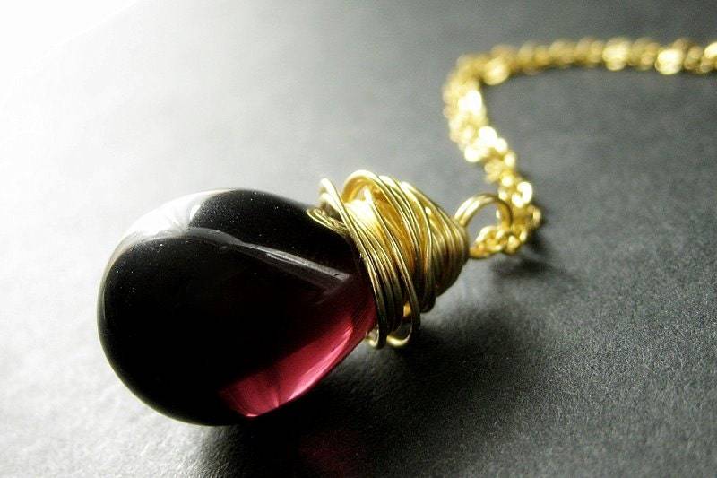 Extra Große Lila Solitaire Halskette. Teardrop Halskette Wire Wrapped in Gold. Handgemachte von TheTeardropShop