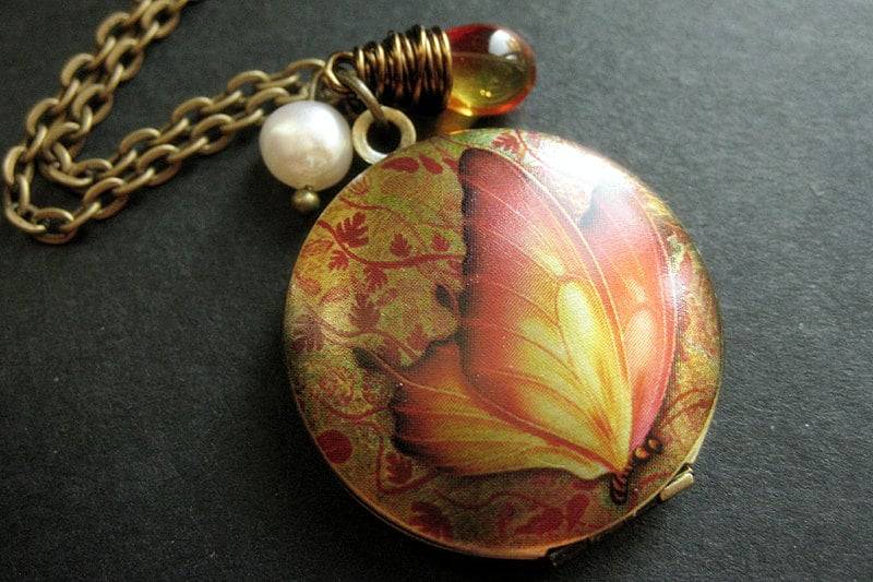 Flammende Schmetterling Locket Halskette. Halskette Mit Feuriger Tropfenförmiger Kette Und Süßwasserperle. Handmade Schmuck von TheTeardropShop