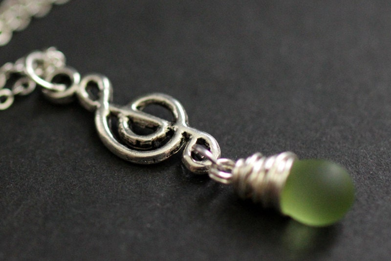 Gefrostete Grüne Teardrop-Halskette. Note Halskette. Musik-Halskette. Violinschlüssel Halskette in Silber. Handmade Schmuck von TheTeardropShop