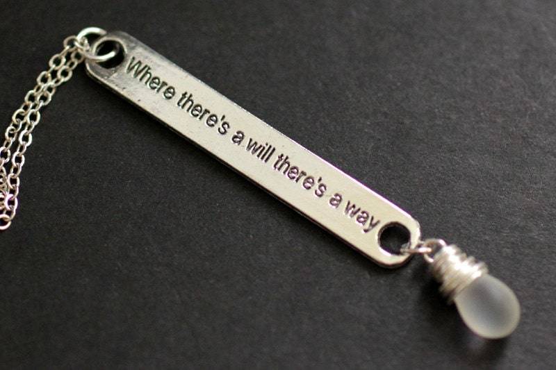 Gefrostete Weiße Halskette. "Wo Ein Wille Ist, Ist Auch Weg Möglich" Zitat Halskette in Silber. Handmade Schmuck von TheTeardropShop