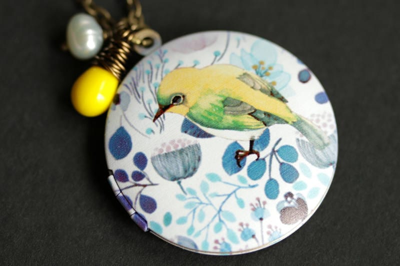 Gelbe Vogel Locket Halskette. Gelb-Blaue Vogel-Halskette Mit Gelber Träne Und Süßwasserperlenanhänger. Bronze Kette von TheTeardropShop