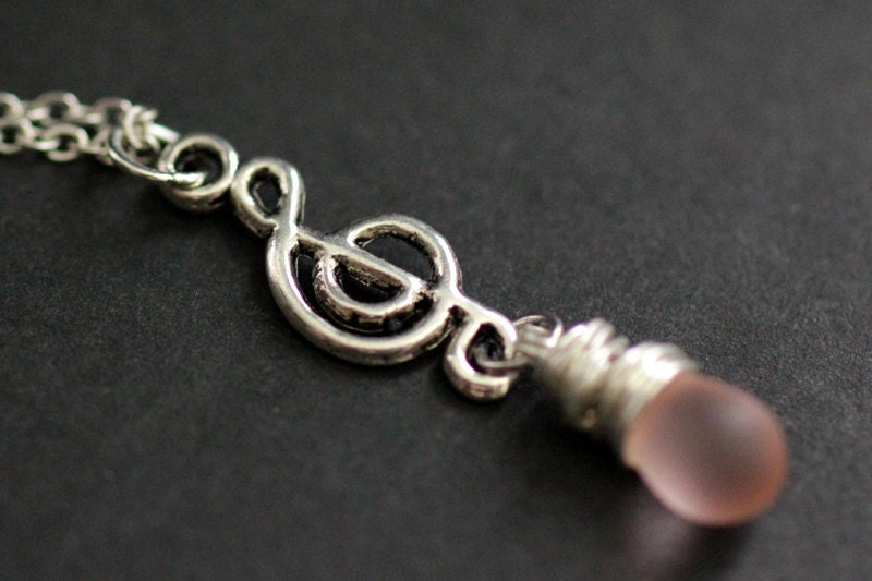 Getrübte Rosa Teardrop Halskette. Musik-Halskette. Violinschlüssel Note Halskette in Silber. Handmade Schmuck von TheTeardropShop