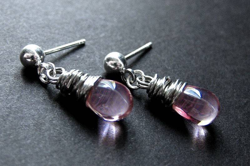 Hängeohrringe Draht Gewickelt Klar Rosa Teardrop Ohrstecker in Silber. Handmade Schmuck von TheTeardropShop