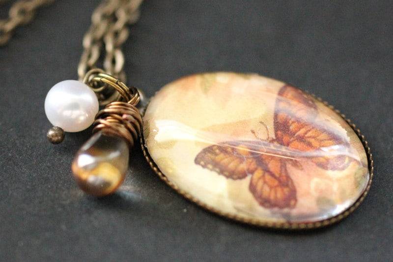 Henna Schmetterling Halskette. Anhänger Mit Glastropfen Und Perle. Charm Tragbare Schmuckkunst. Handmade Schmuck von TheTeardropShop