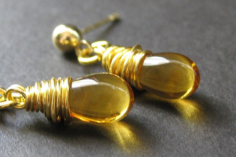 Honig Ohrringe Draht Gewickelt Klare Topaz Teardrop Ohrstecker. Handmade Schmuck von TheTeardropShop