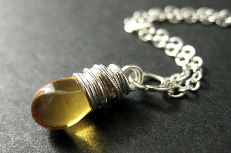 Honig Teardrop Halskette in Silber. Brautjungfer Halskette. Draht Gewickelt Handmade Schmuck von TheTeardropShop