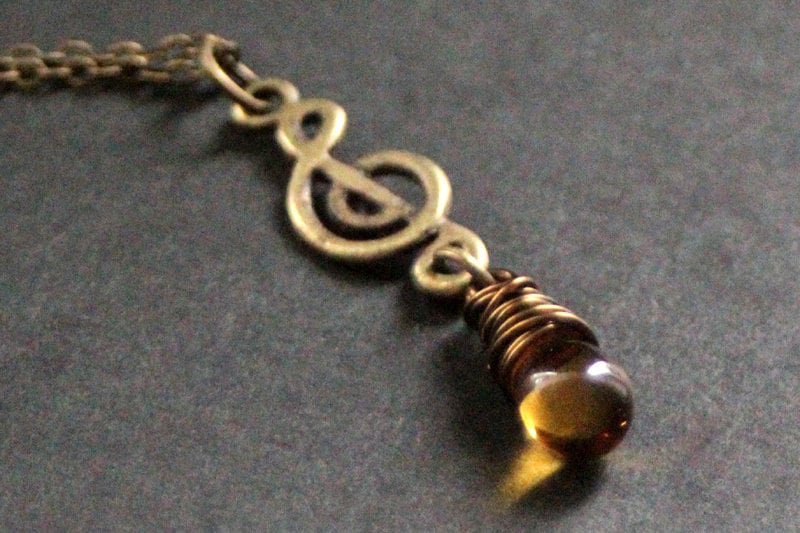 Honig Teardrop Halskette. Note Violinschlüssel Musik Halskette in Bronze. Handmade Schmuck von TheTeardropShop