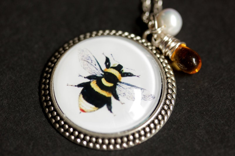 Hummel Halskette. Anhänger Mit Honigtropfen Und Süßwasserperle. Insekten Handgemachte von TheTeardropShop
