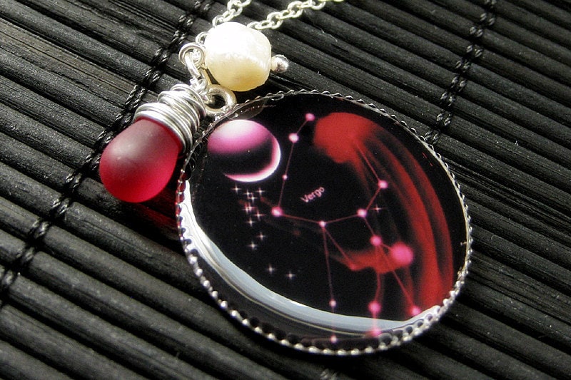 Jungfrau Halskette. Schmuck Mit Tropfenförmigem Roten Tropfen Und Süßwasserperle. Handmade Schmuck von TheTeardropShop