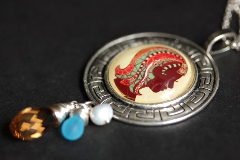 Jungfrau Halskette. Sternzeichen-Halskette. Native Sun Sign Constellation Horoskop Draht Gewickelt Kristall Charm von TheTeardropShop
