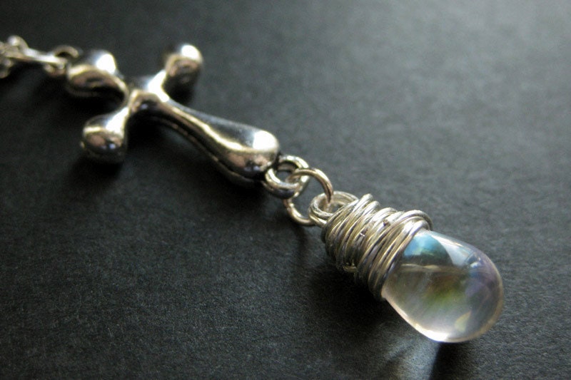 Klare Teardrop Anhänger Halskette. Christliche Silber Kreuz Handmade Schmuck von TheTeardropShop