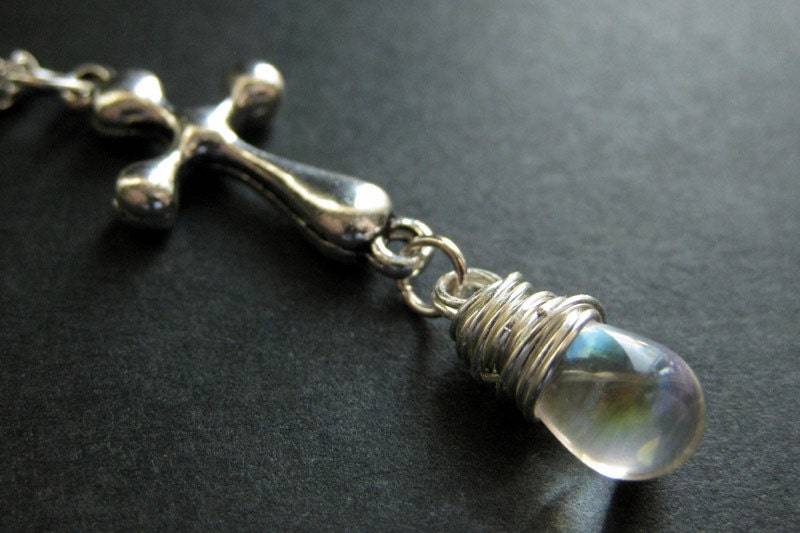 Klare Teardrop Anhänger Halskette. Christliche Silber Kreuz Handmade Schmuck von TheTeardropShop