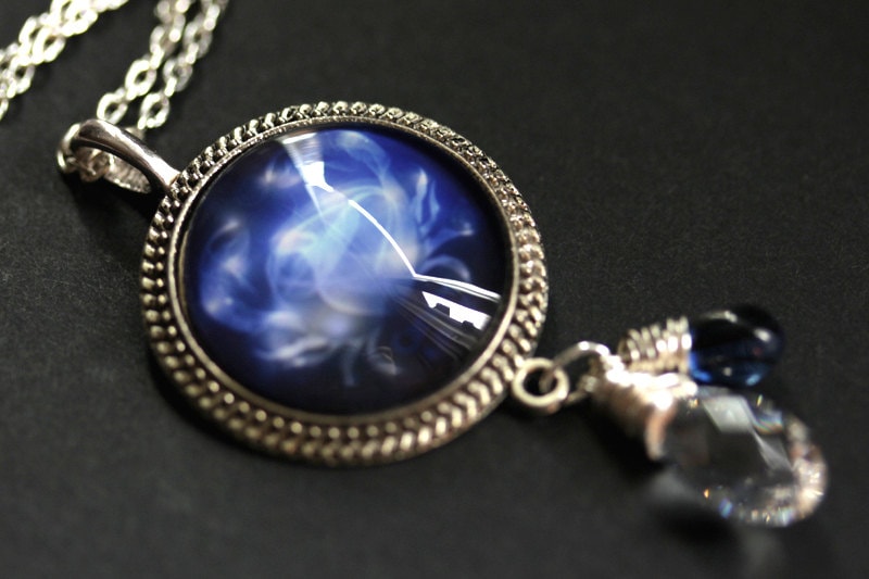 Krebs Halskette. Kobaltblaue Sternzeichen-Astrologie-Halskette. Sun Sign Constellation Draht Gewickelt Kristall Charm von TheTeardropShop