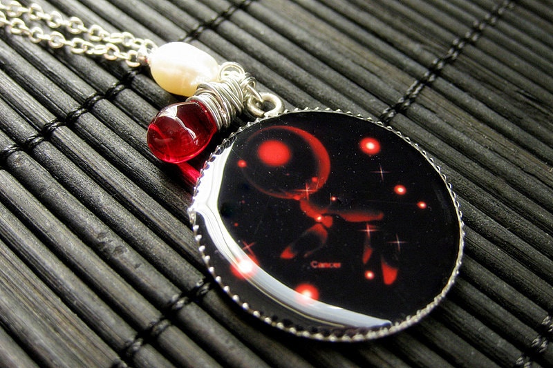 Krebs Halskette. Sonnenzeichen-Anhänger. Sternzeichen Schmuck Mit Tropfen Und Süßwasserperle. Handmade Schmuck von TheTeardropShop