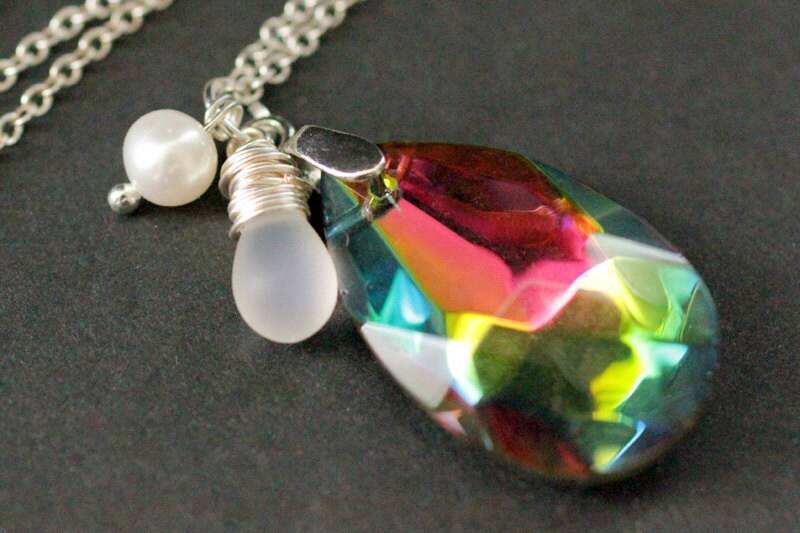 Kristall Regenbogen Halskette. Teardrop Halskette Mit Wire Wrapped Und Perle. Anhänger von TheTeardropShop