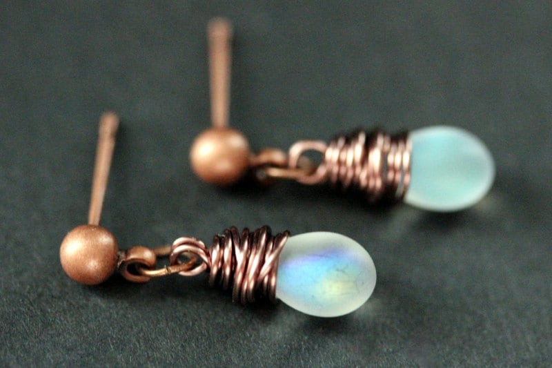 Kupfer Ohrringe - Schillernde Mattierte Weiße Teardrop-Ohrringe. Baumeln Ohrringe. Ohrstecker. Handmade Schmuck von TheTeardropShop