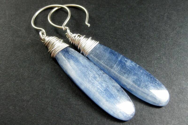 Kyanit Ohrringe. Sterling Silber Lange Edelstein Blaue Draht Gewickelt von TheTeardropShop