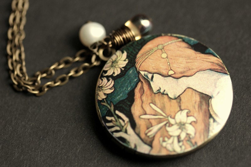 L'ermitage Halskette. Renaissance Kunst Medaillon Paul Berthon Halskette Mit Glastropfen Und Perle. Bronze-Medaillon. Handmade Schmuck von TheTeardropShop