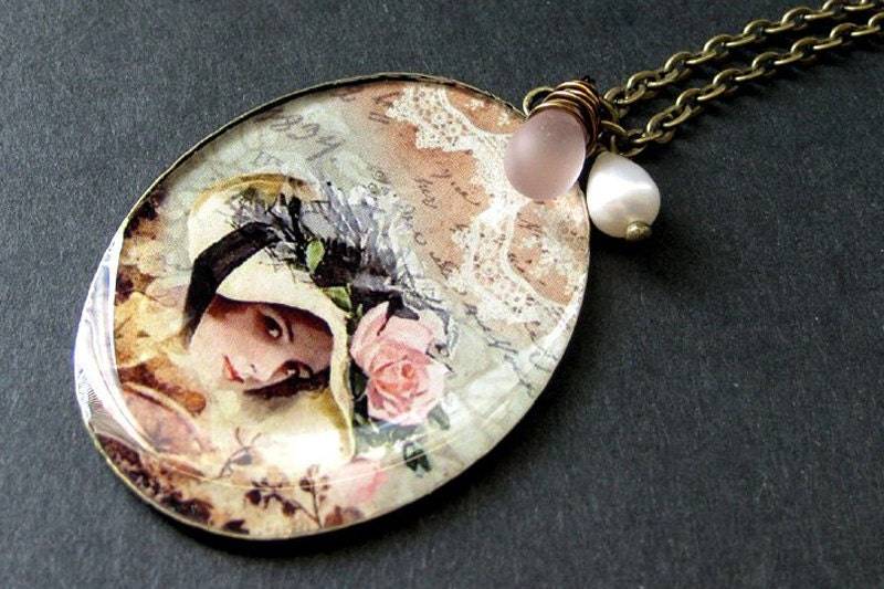 Lady Halsketten-Anhänger Mit Zartrosa Draht Gewickelt Teardrop Und Süsswasserperle. Handmade Schmuck von TheTeardropShop