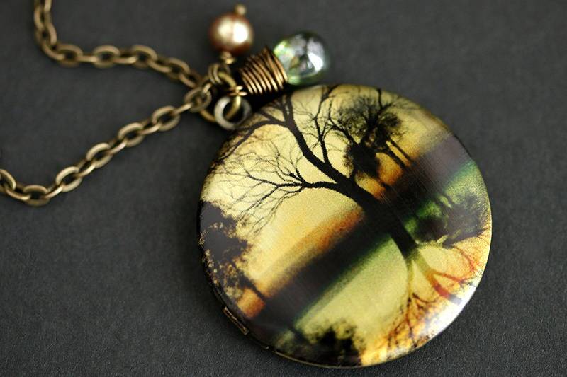 Landschaft Foto Locket Halskette. Abenddämmerung Mit Glastropfen Und Taupe Perlenanhänger. Bronze Kette. See von TheTeardropShop